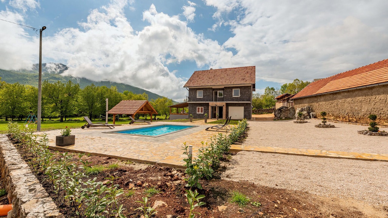 Photo of Outdoor in Gracac