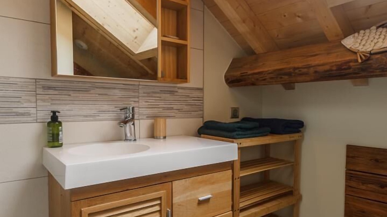 Photo of Bathroom in Aiton