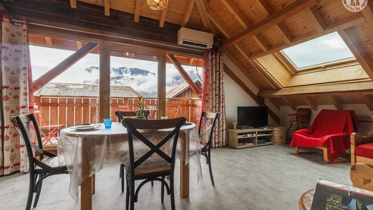 Photo of Livingroom in Aiton