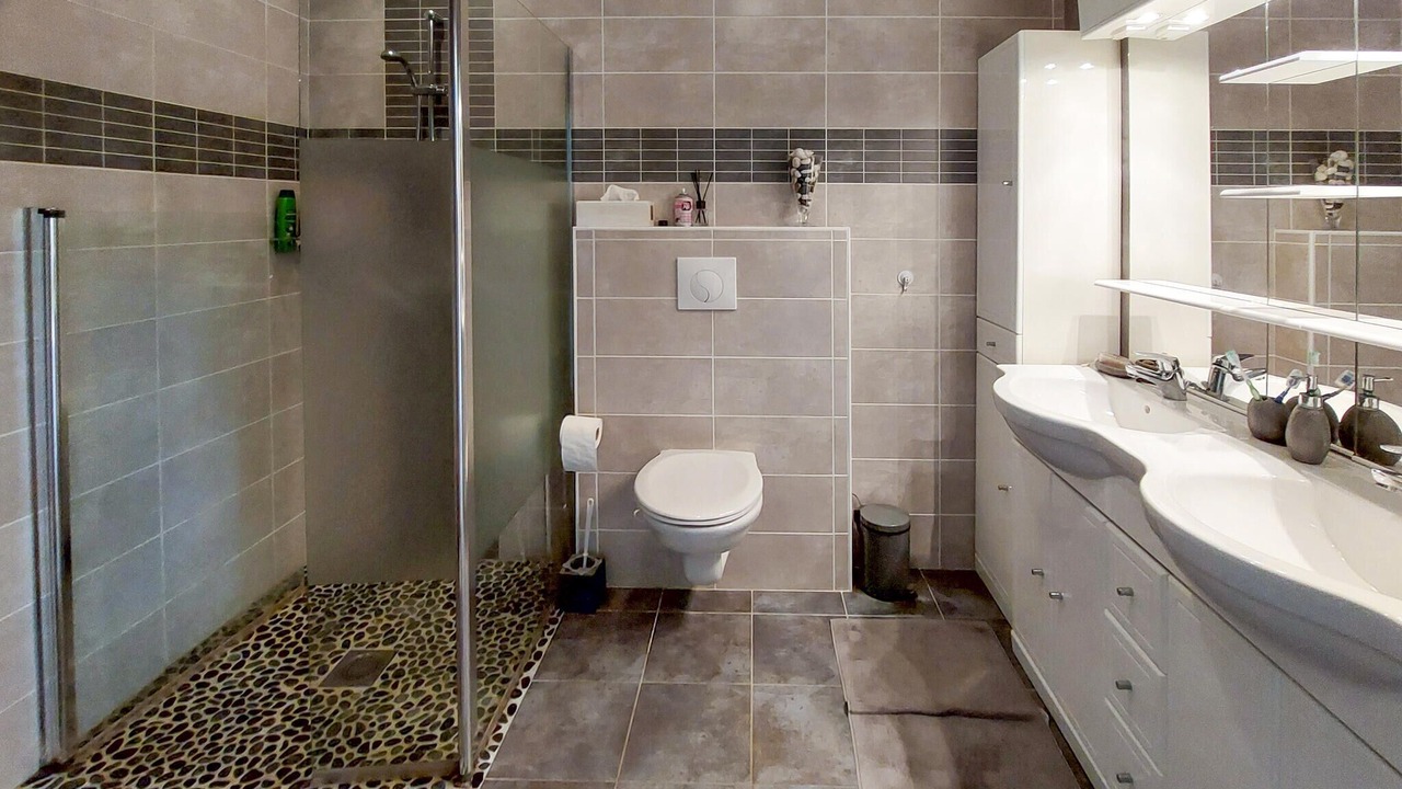 Photo of Bathroom in Locquenole