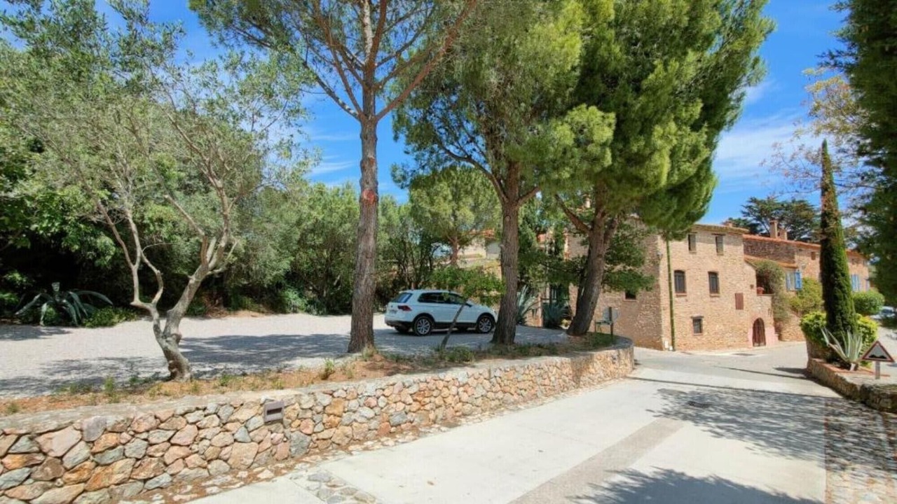 Photo of Outdoor in Sainte-Colombe-de-la-Commanderie