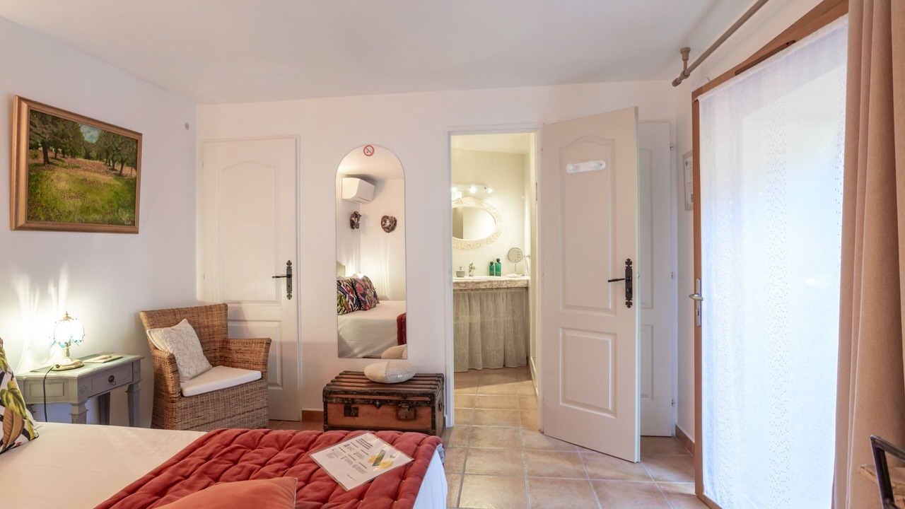 Photo of Bedroom in Sainte-Colombe-de-la-Commanderie