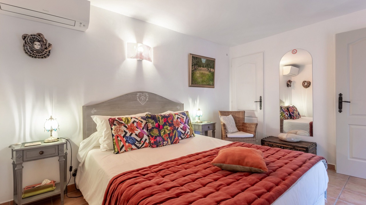 Photo of Bedroom in Sainte-Colombe-de-la-Commanderie