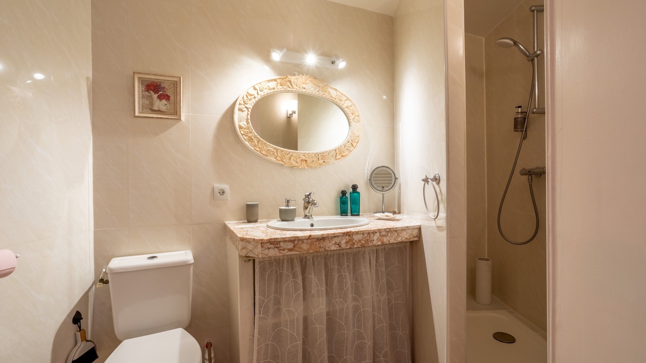 Photo of Bathroom in Sainte-Colombe-de-la-Commanderie