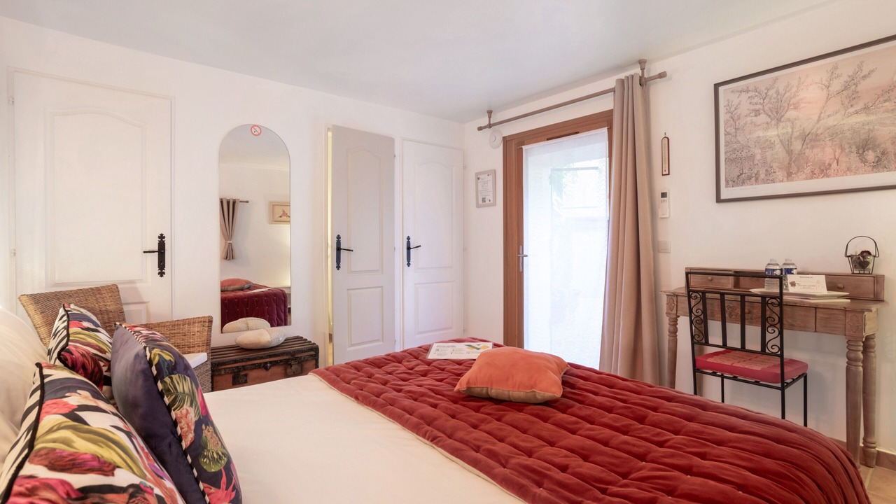 Photo of Bedroom in Sainte-Colombe-de-la-Commanderie