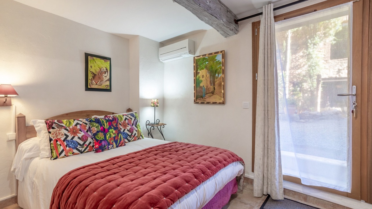 Photo of Bedroom in Sainte-Colombe-de-la-Commanderie