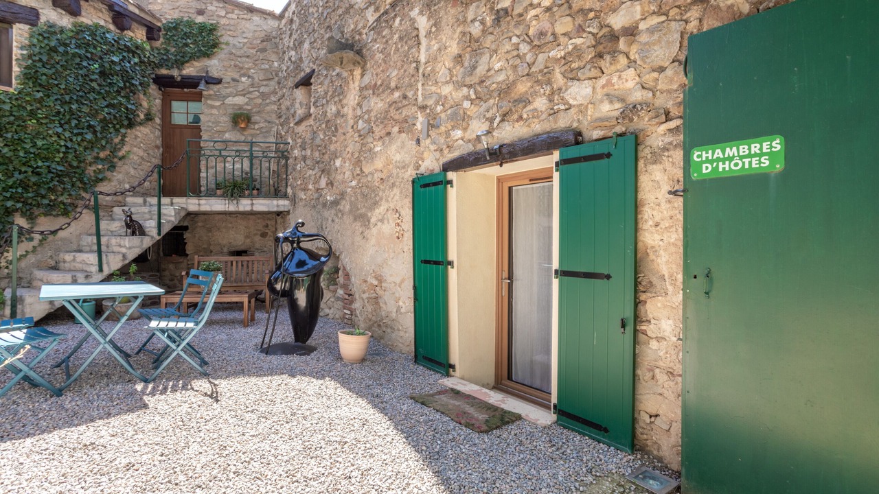 Photo of Outdoor in Sainte-Colombe-de-la-Commanderie