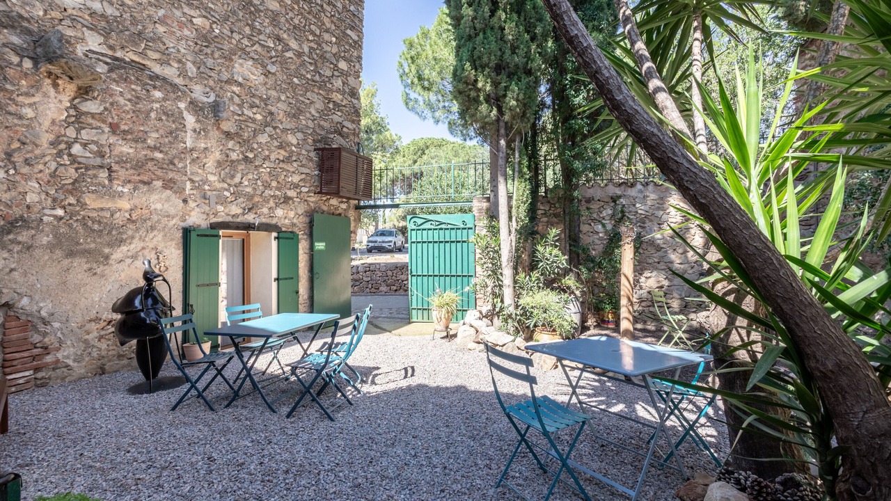 Photo of Outdoor in Sainte-Colombe-de-la-Commanderie