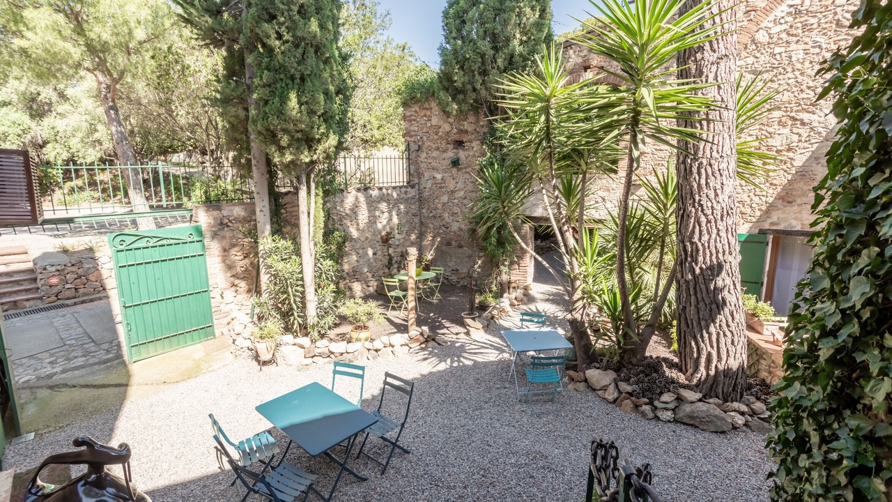 Photo of Outdoor in Sainte-Colombe-de-la-Commanderie