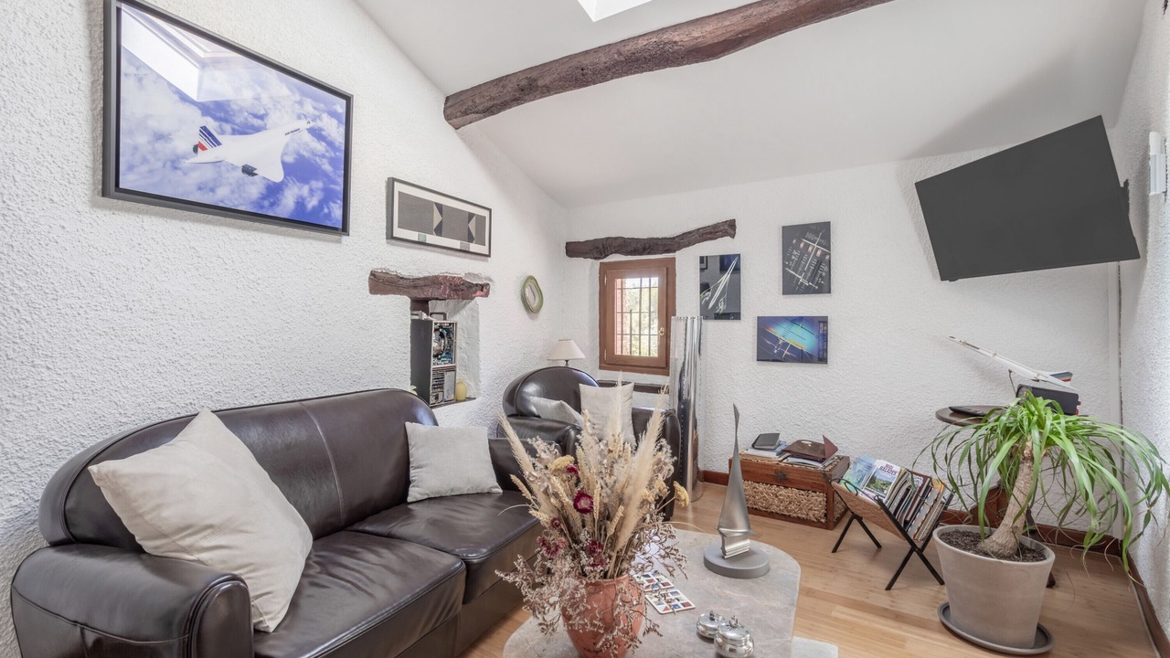 Photo of Livingroom in Sainte-Colombe-de-la-Commanderie