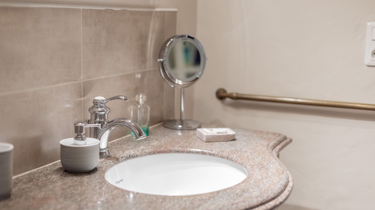Photo of Bathroom in Sainte-Colombe-de-la-Commanderie