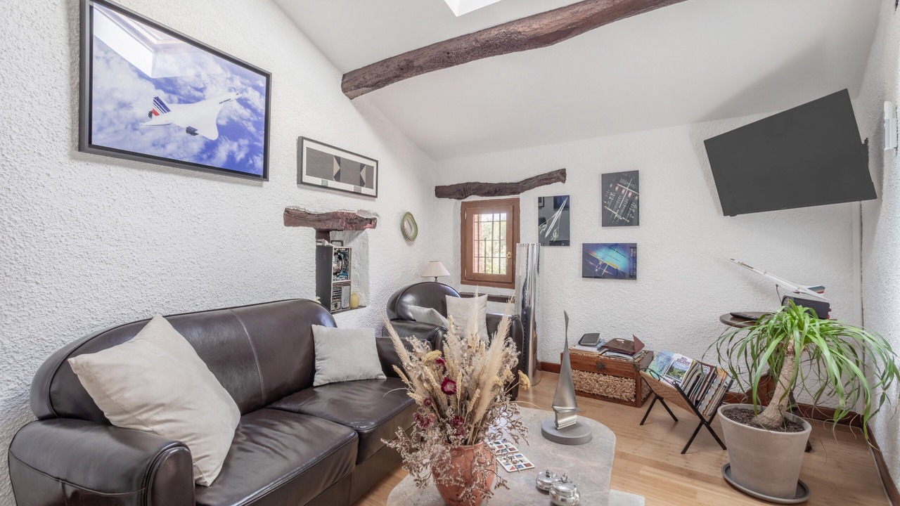 Photo of Livingroom in Sainte-Colombe-de-la-Commanderie