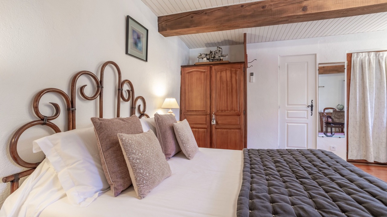 Photo of Bedroom in Sainte-Colombe-de-la-Commanderie