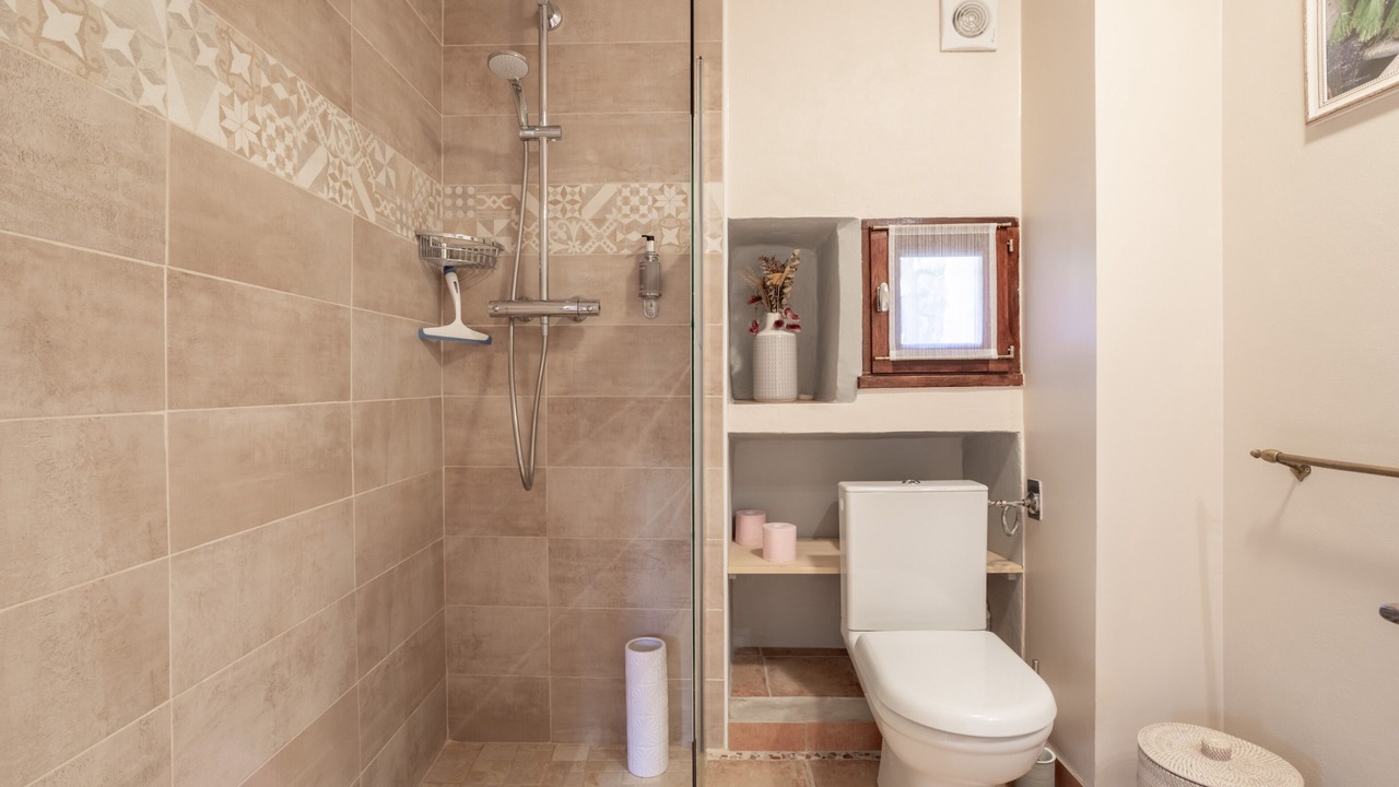 Photo of Bathroom in Sainte-Colombe-de-la-Commanderie