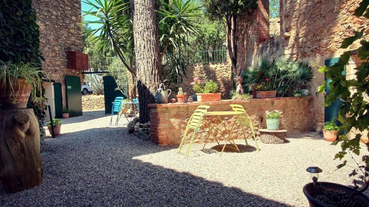 Photo of Outdoor in Sainte-Colombe-de-la-Commanderie