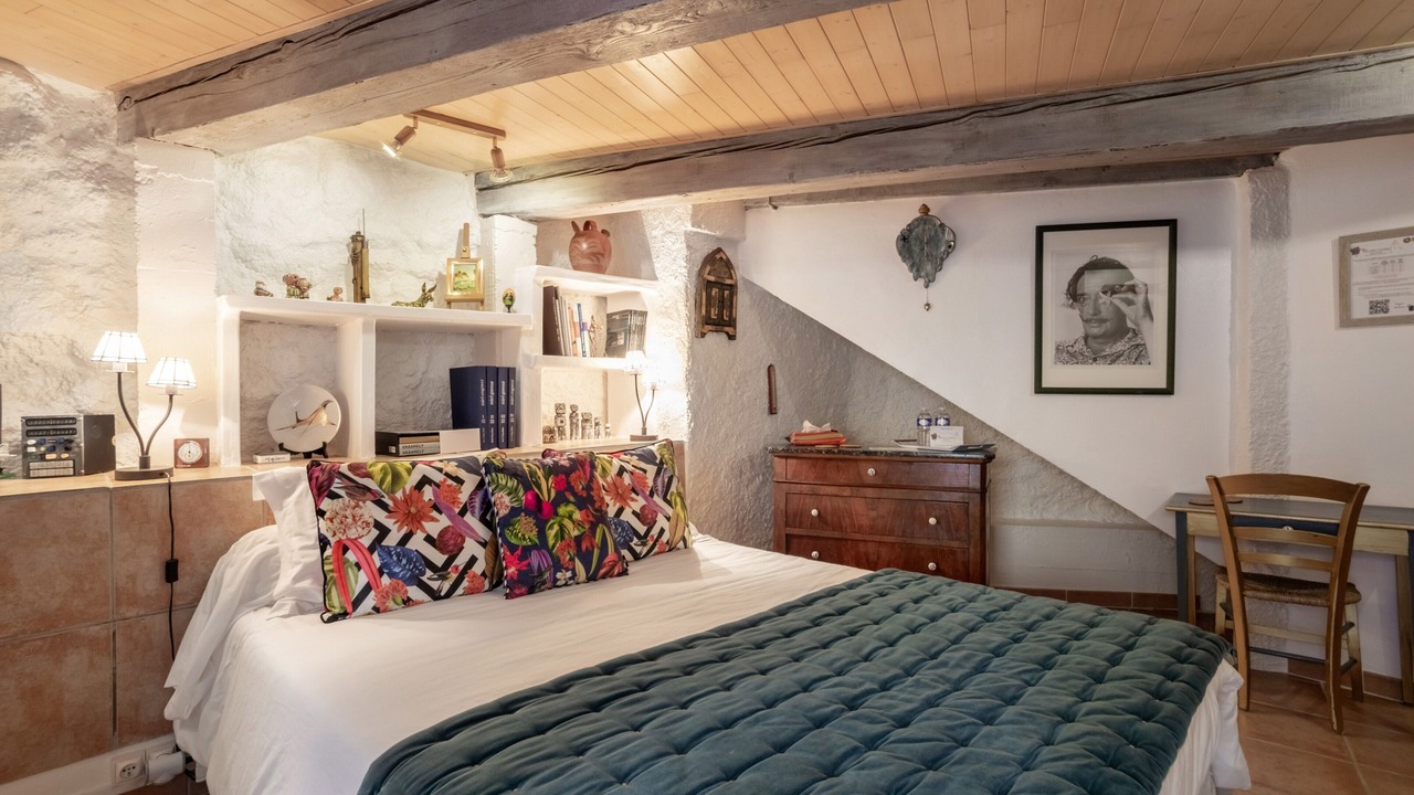 Photo of Bedroom in Sainte-Colombe-de-la-Commanderie