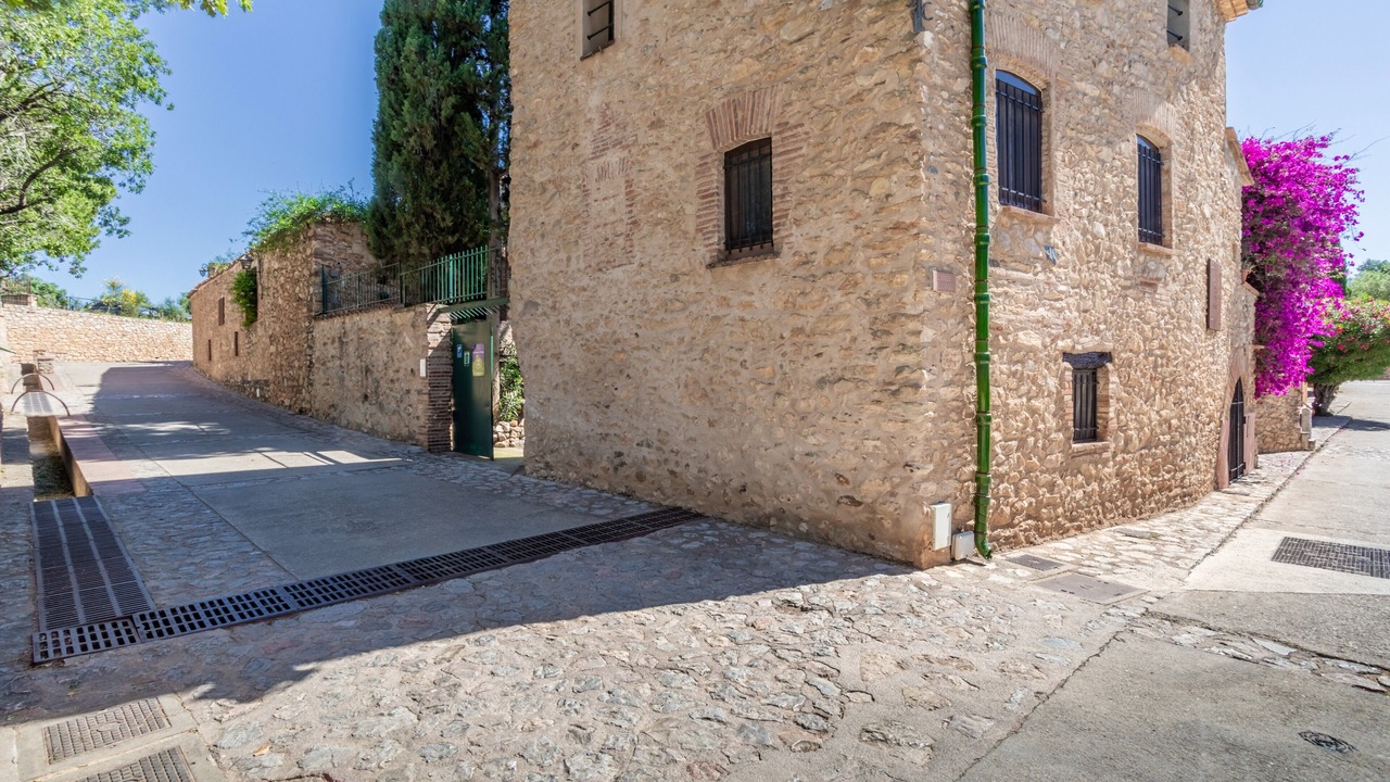 Photo of Outdoor in Sainte-Colombe-de-la-Commanderie
