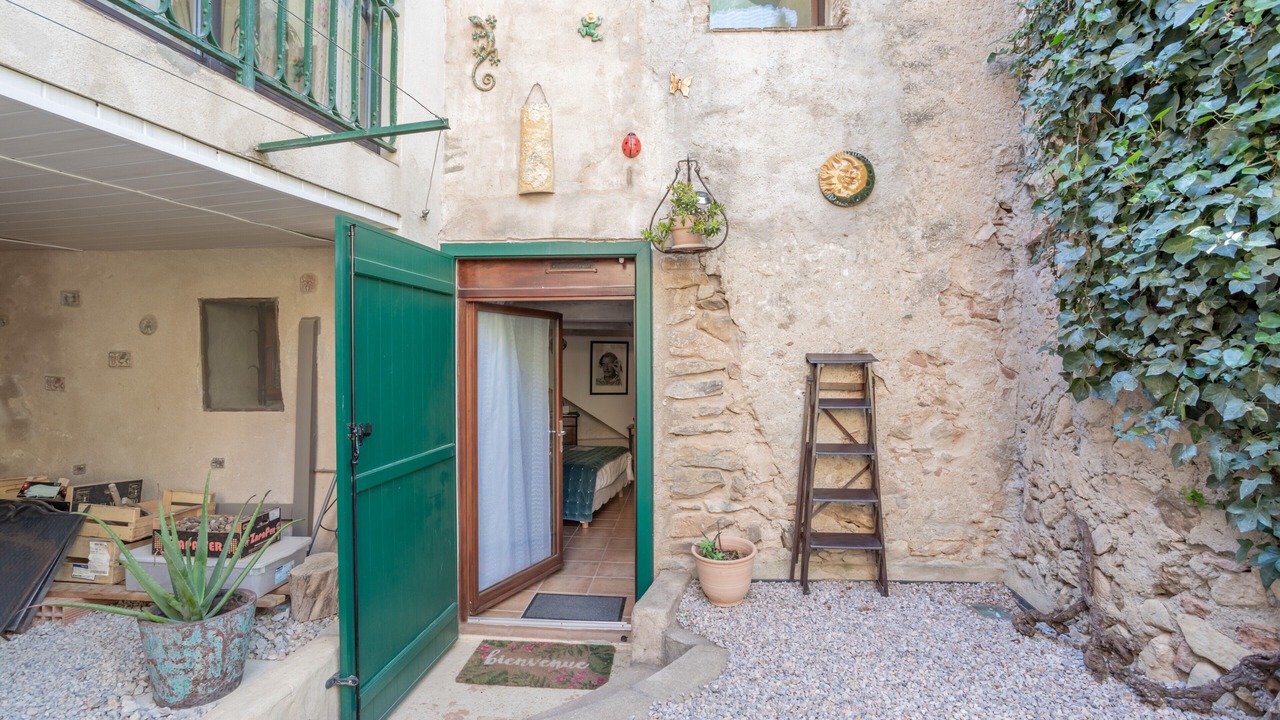 Photo of Outdoor in Sainte-Colombe-de-la-Commanderie