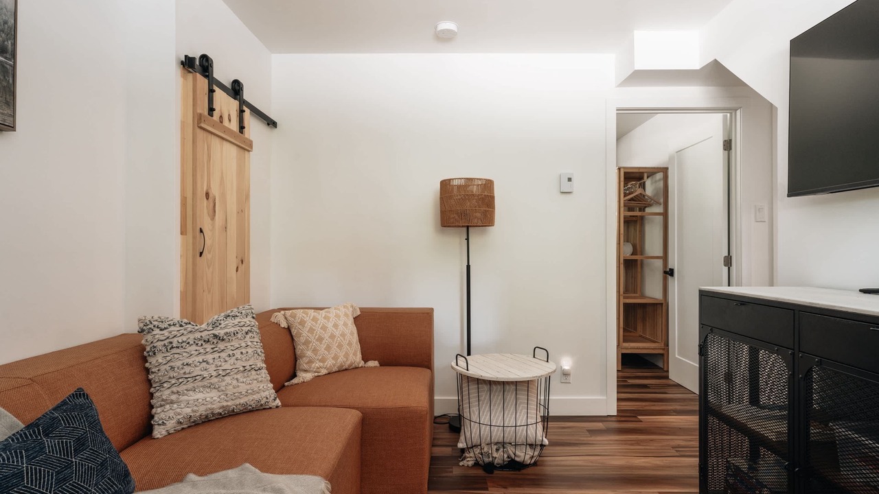 Photo of Livingroom in Amherst