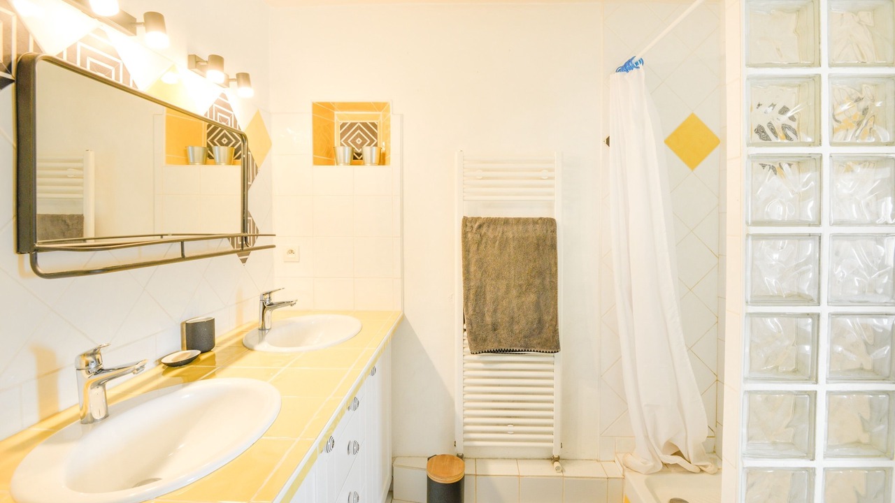 Photo of Bathroom in Bernieres-sur-Mer