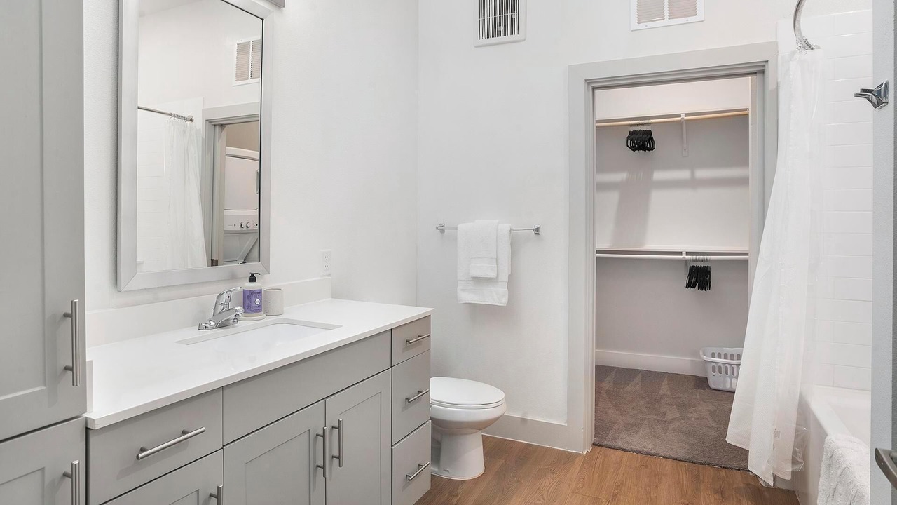 Photo of Bathroom in Montopolis