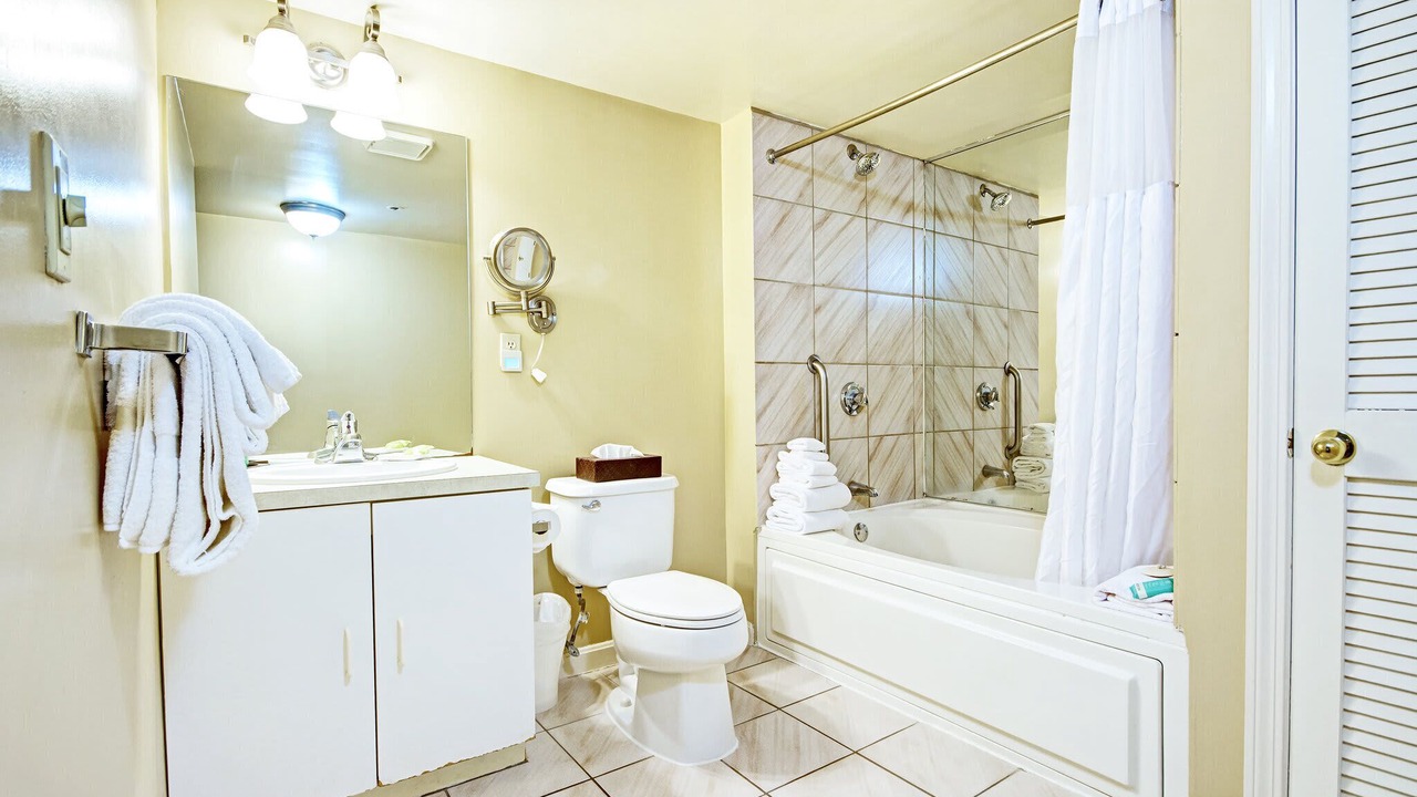 Photo of Bathroom in Yachting Village