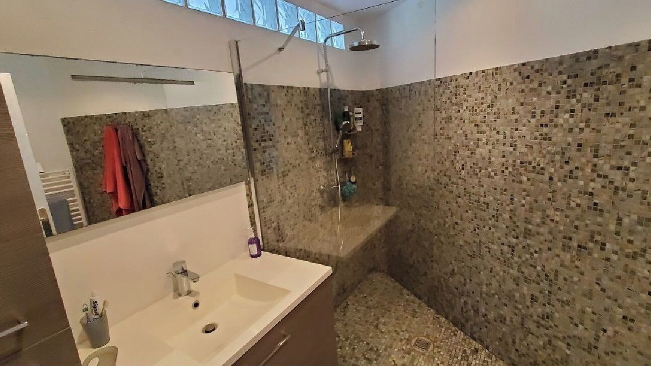 Photo of Bathroom in Biot