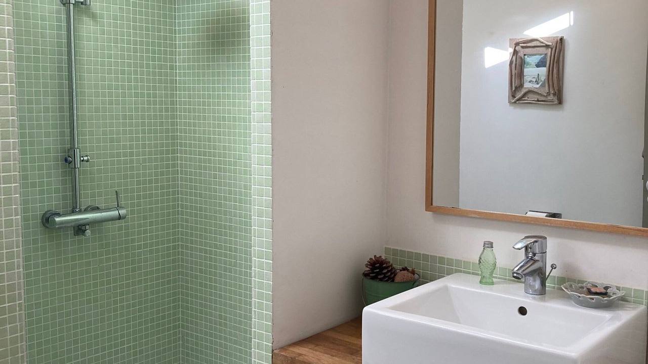 Photo of Bathroom in Locmaria