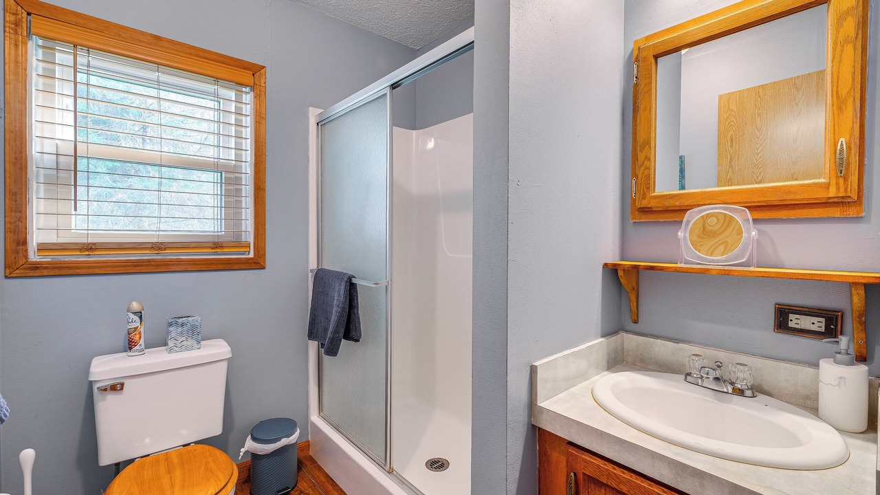 Photo of Bathroom in Central Lake