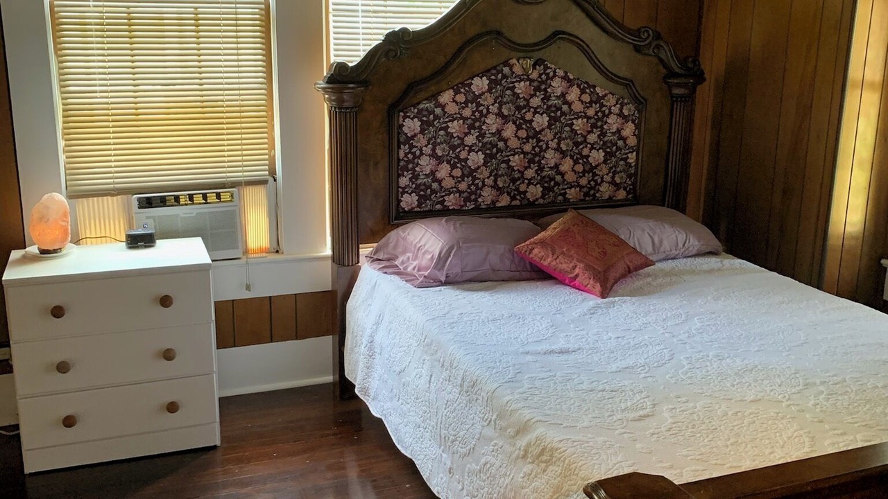 Photo of Bedroom in Orange