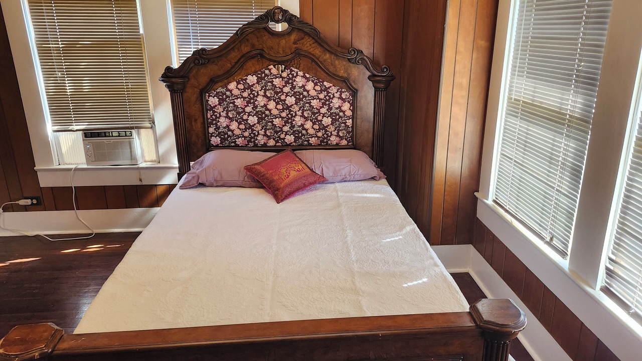 Photo of Bedroom in Orange
