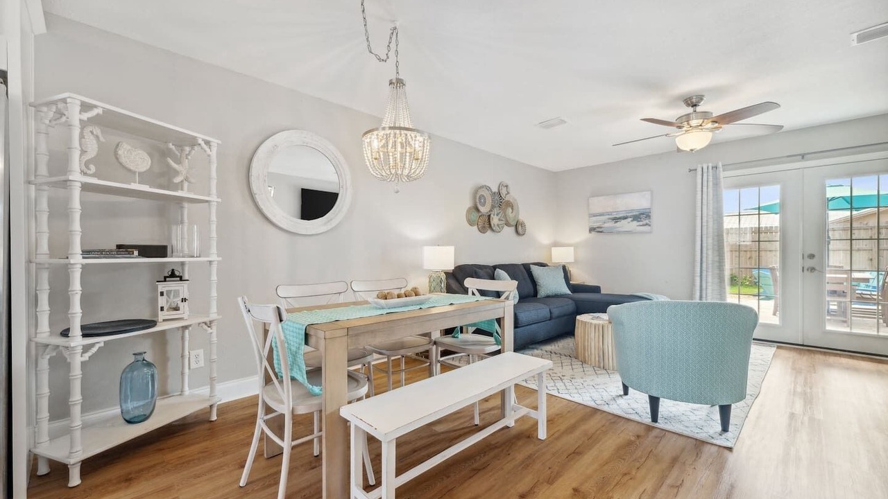 Photo of Livingroom in Biltmore Beach