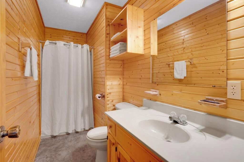 Photo of Bathroom in Byrdstown