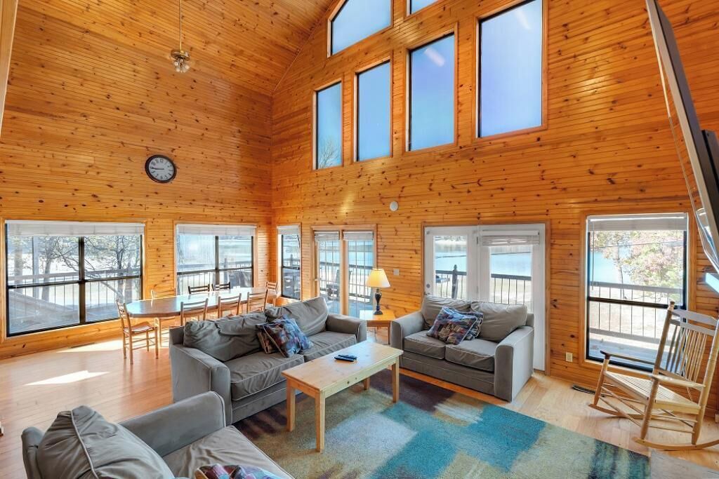 Photo of Livingroom in Byrdstown
