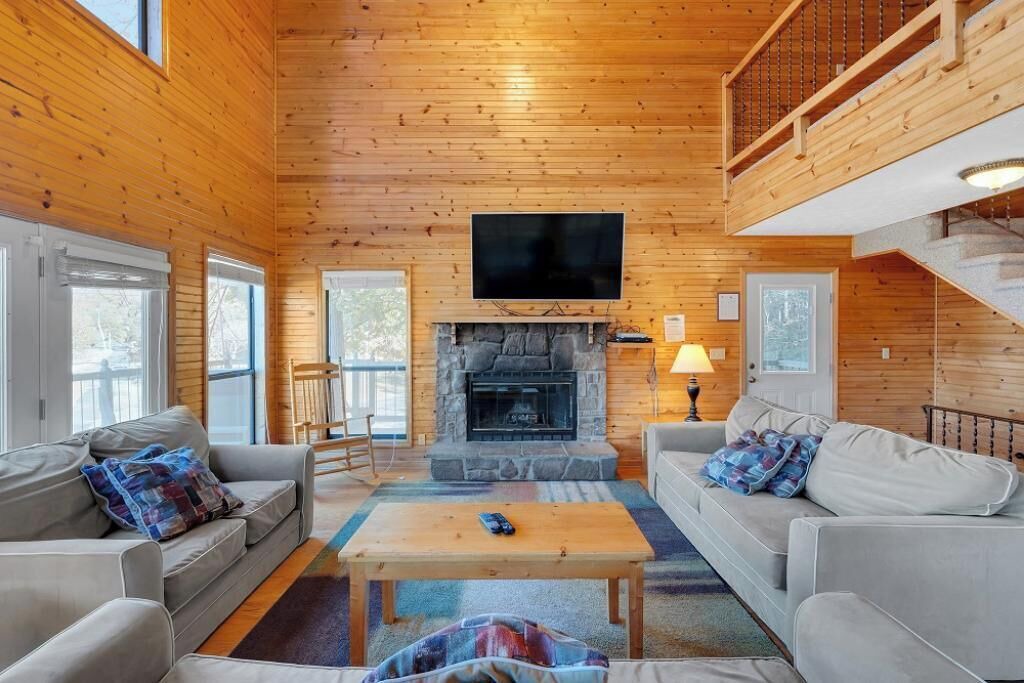 Photo of Livingroom in Byrdstown