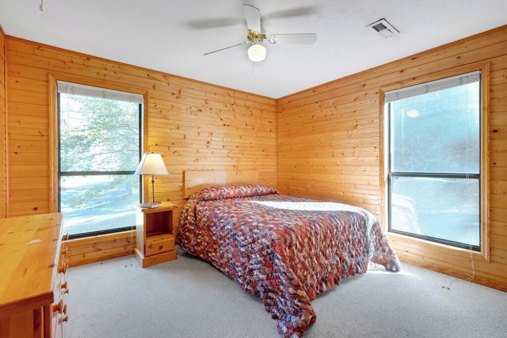 Photo of Bedroom in Byrdstown