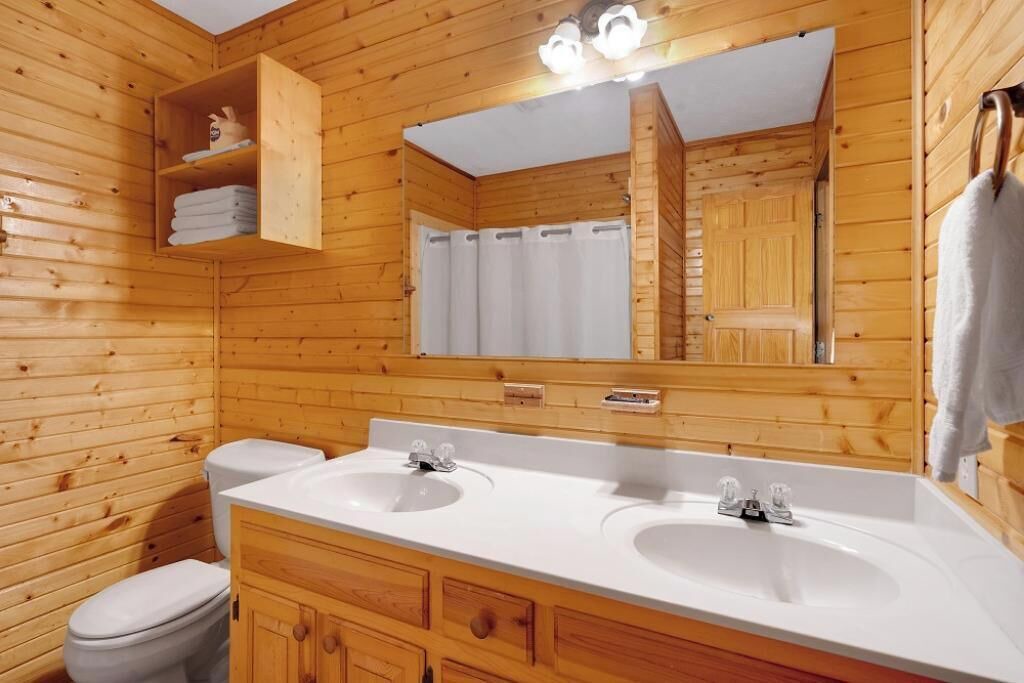Photo of Bathroom in Byrdstown