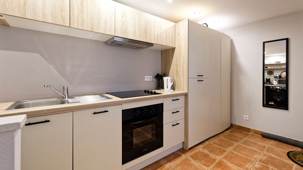 Photo of Kitchen in Saint Nicolas - Charles III - Ville vieille - Trois Maisons - Leopold