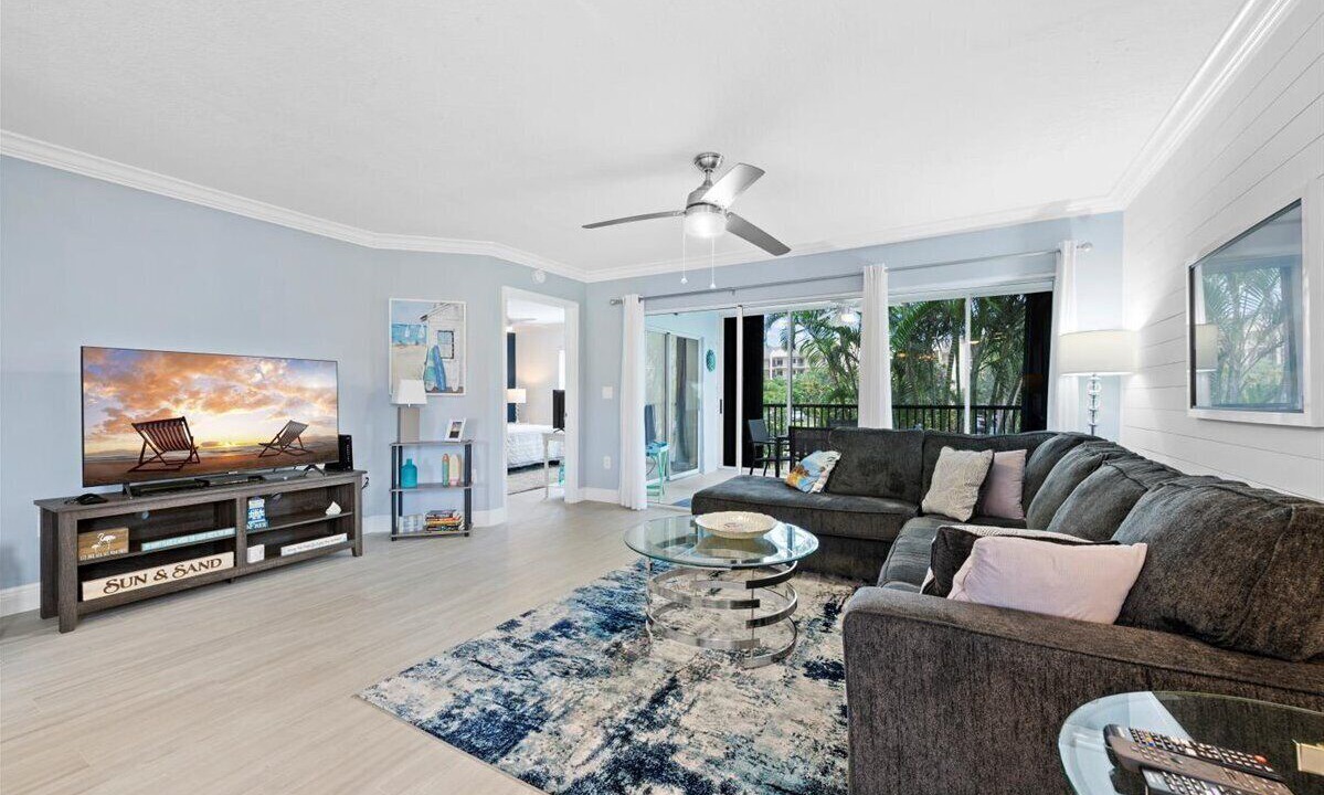Photo of Livingroom in Jupiter Bay