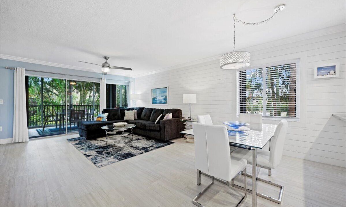 Photo of Livingroom in Jupiter Bay