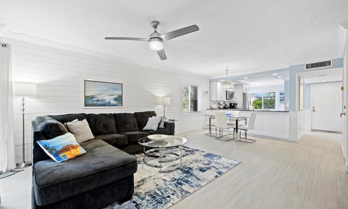 Photo of Livingroom in Jupiter Bay