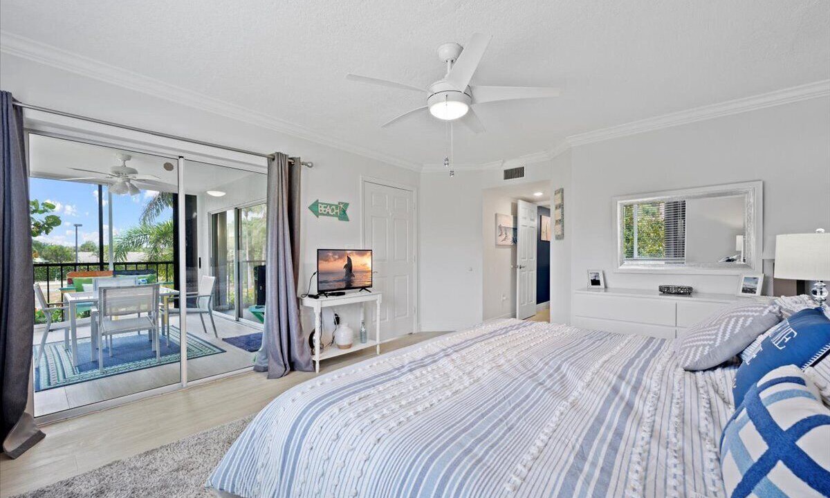 Photo of Bedroom in Jupiter Bay