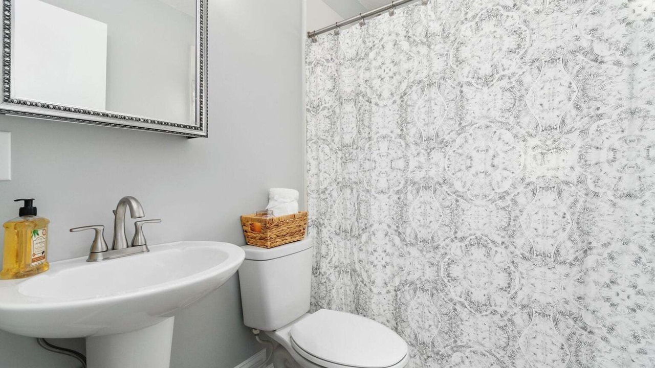 Photo of Bathroom in Peletier