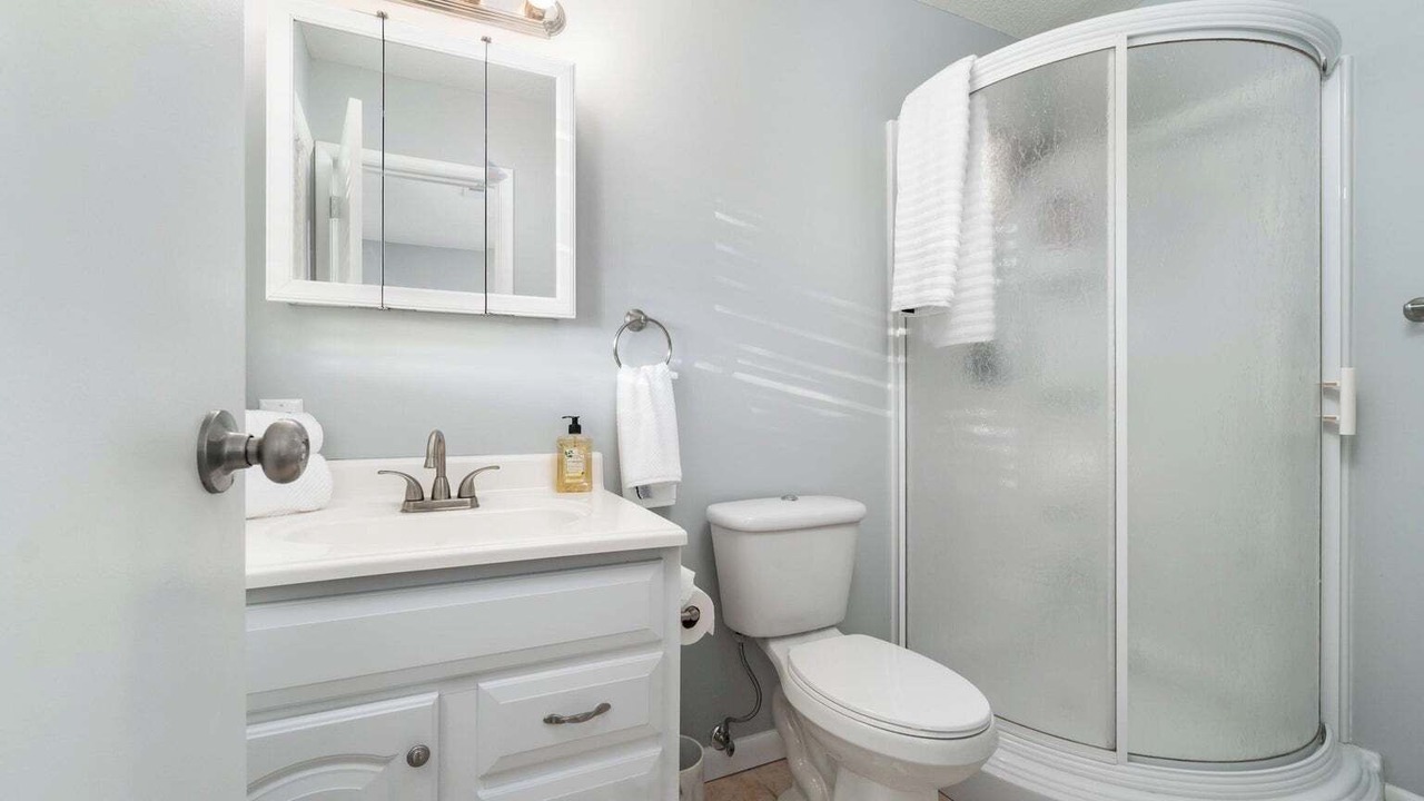 Photo of Bathroom in Peletier