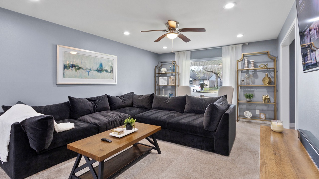Photo of Livingroom in Westbury
