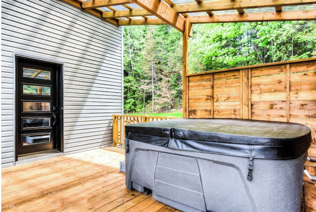 Photo of Patio Balcony in Sainte-Marguerite-du-Lac-Masson