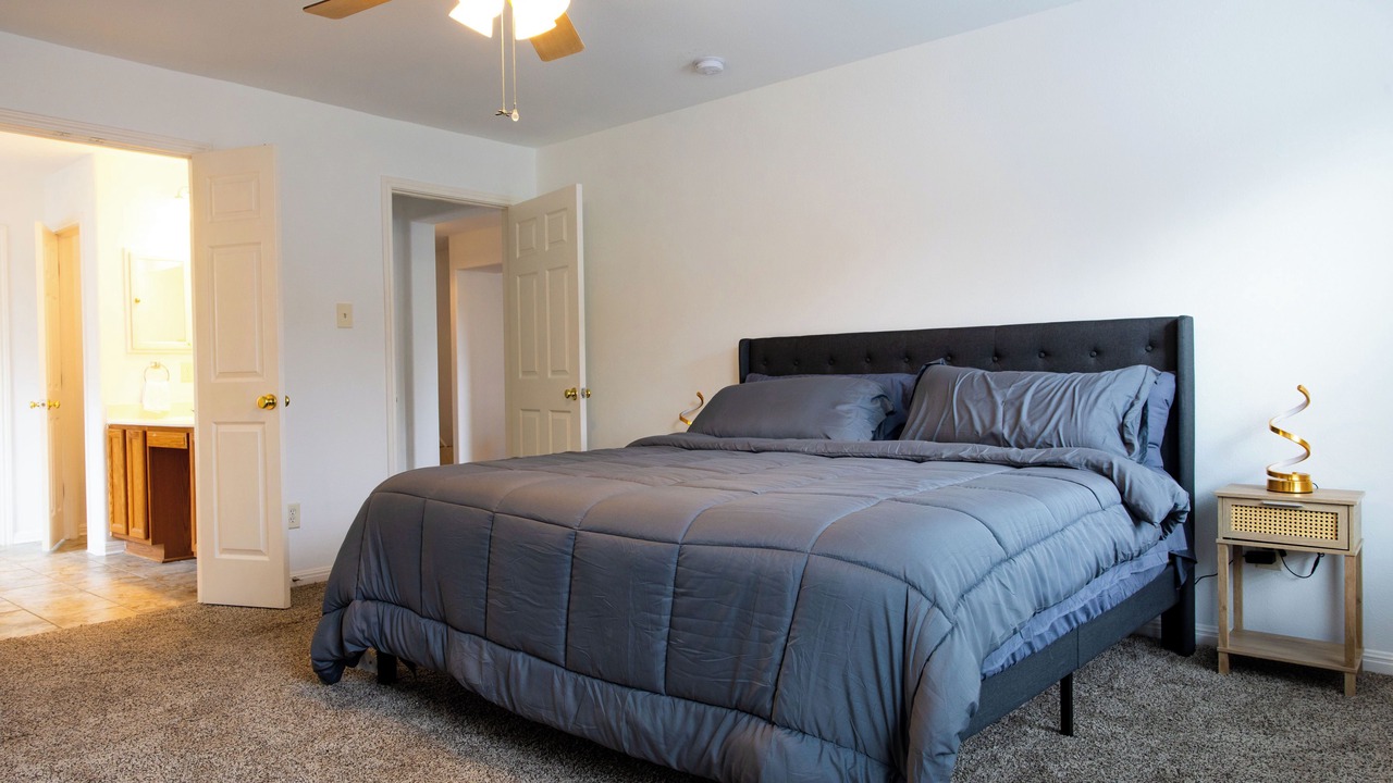 Photo of Bedroom in Manor