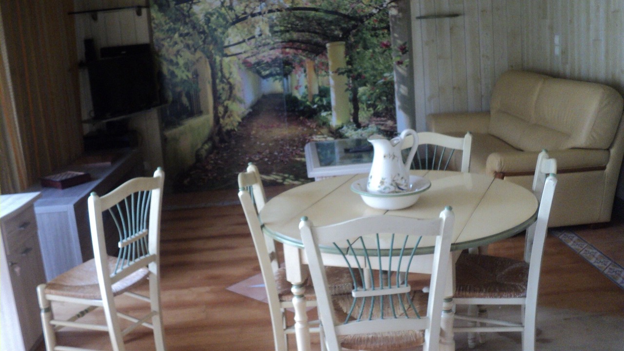 Photo of Livingroom in Charron