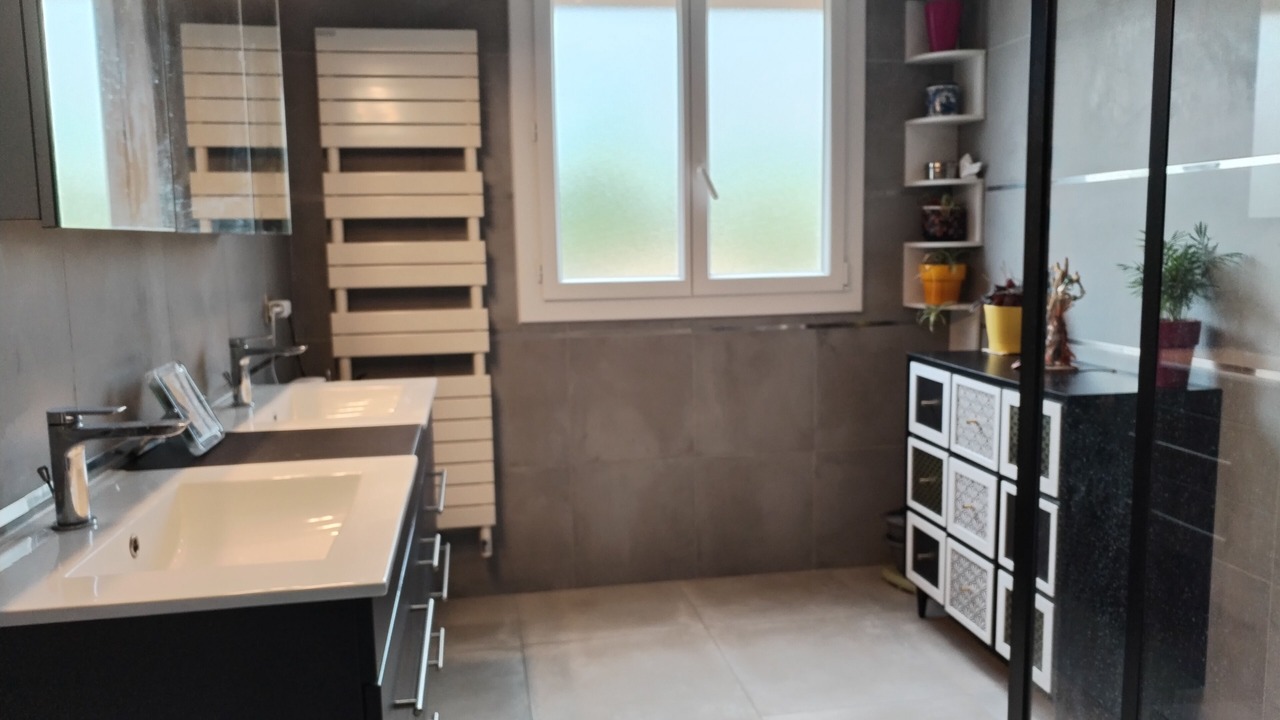 Photo of Bathroom in Roches Grises