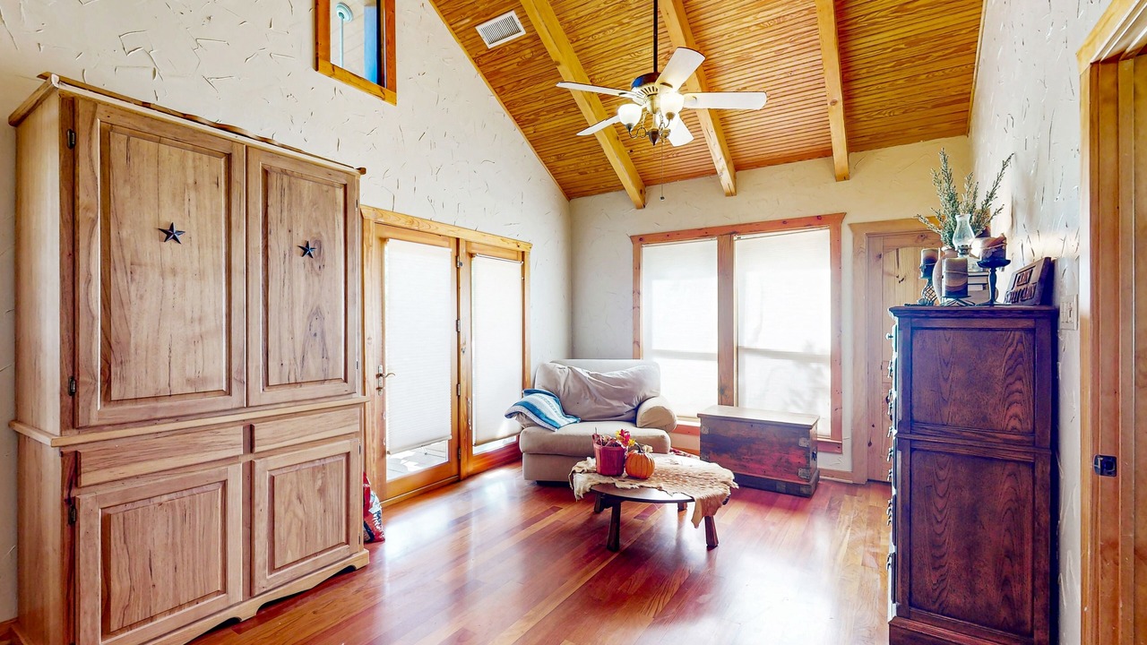 Photo of Livingroom in Whitney